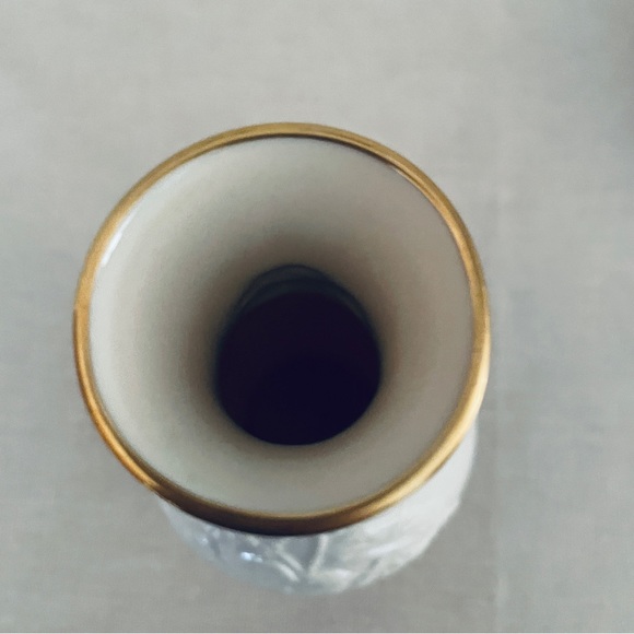 Lenox Countess Collection floral vase with gold trim 8” tall - Picture 4 of 9